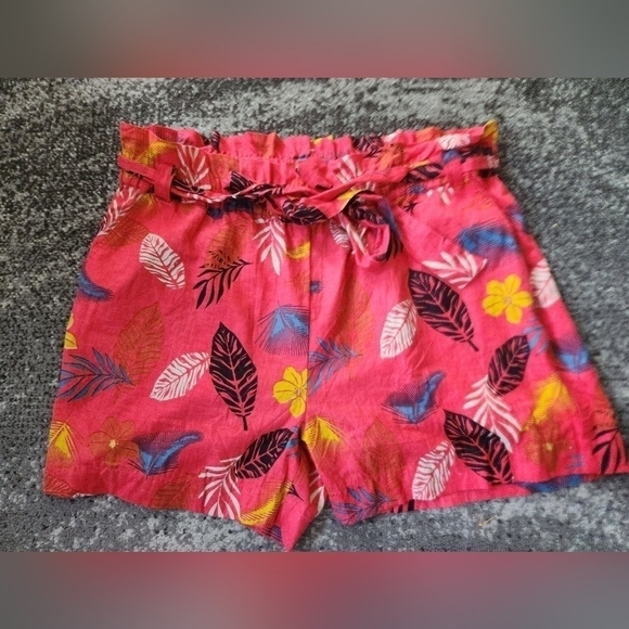 NWT Liz Banks Limited Red w/Floral Cotton 5" Inch Inseam Paperback Shorts sz 3X - Picture 3 of 11